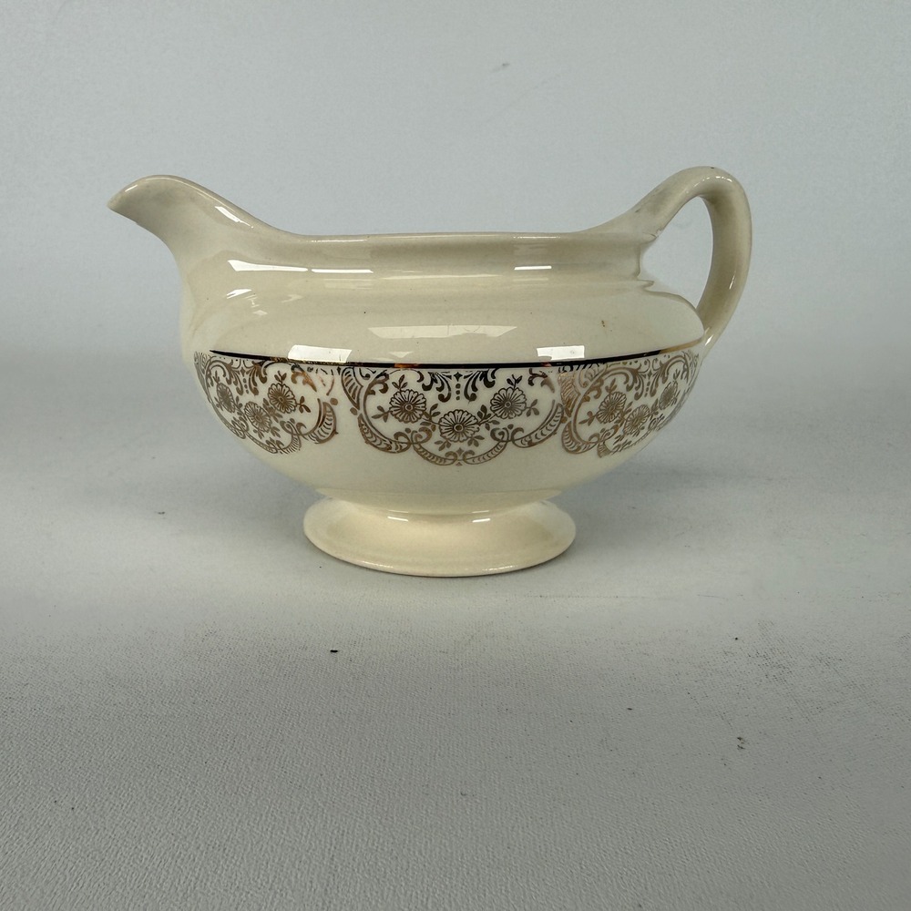 Homer Laughlin Eggshell Nautilus Gravy Boat Gold Filigree Floral E44N6 Vintage